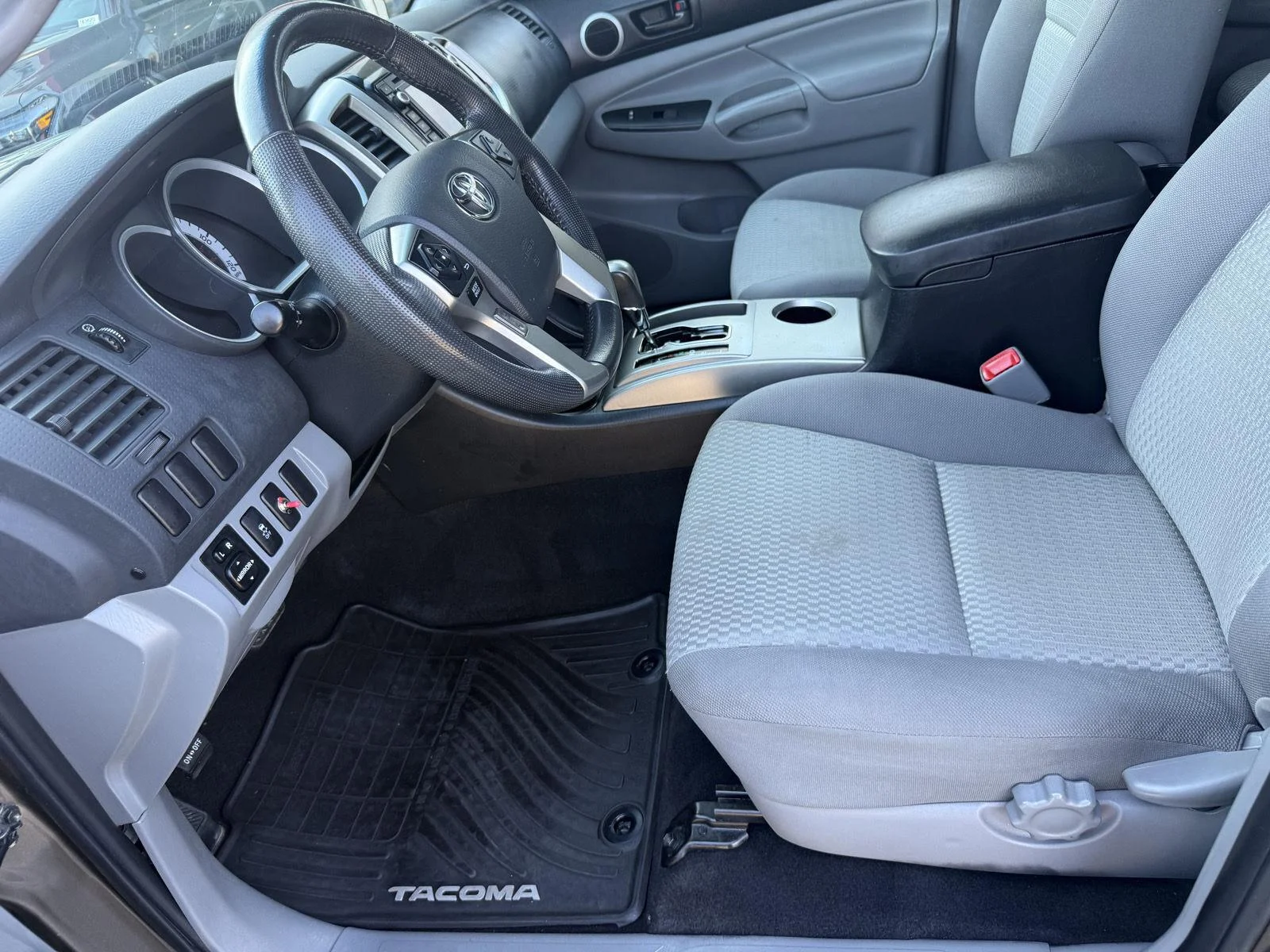 Used 2014 Pyrite Mica Toyota PreRunner image 12