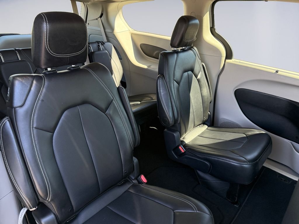 Used 2024 Silver Chrysler Touring L image 18