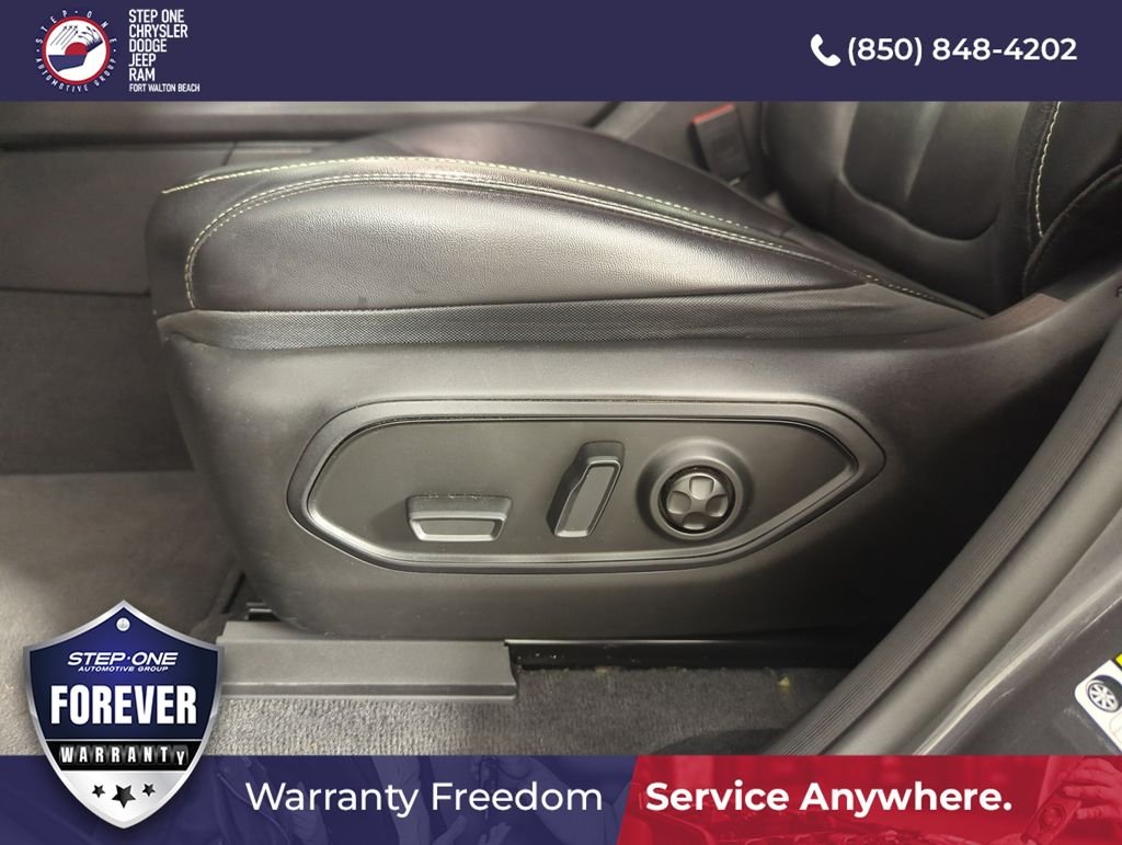 Used 2022 Gray Jeep Limited image 12