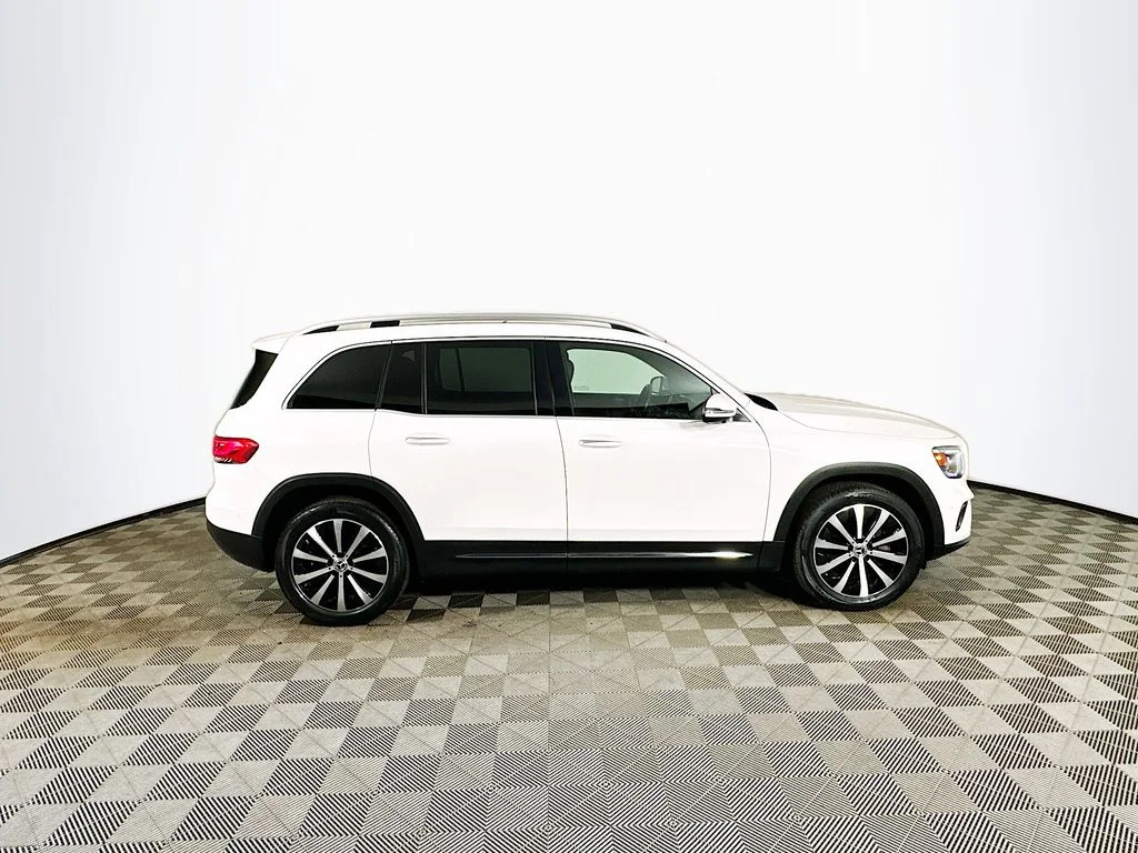 Used 2022 White Mercedes-Benz GLB 250 image 7