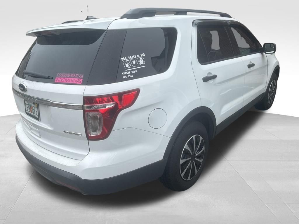 Used 2013 White Ford Base image 18