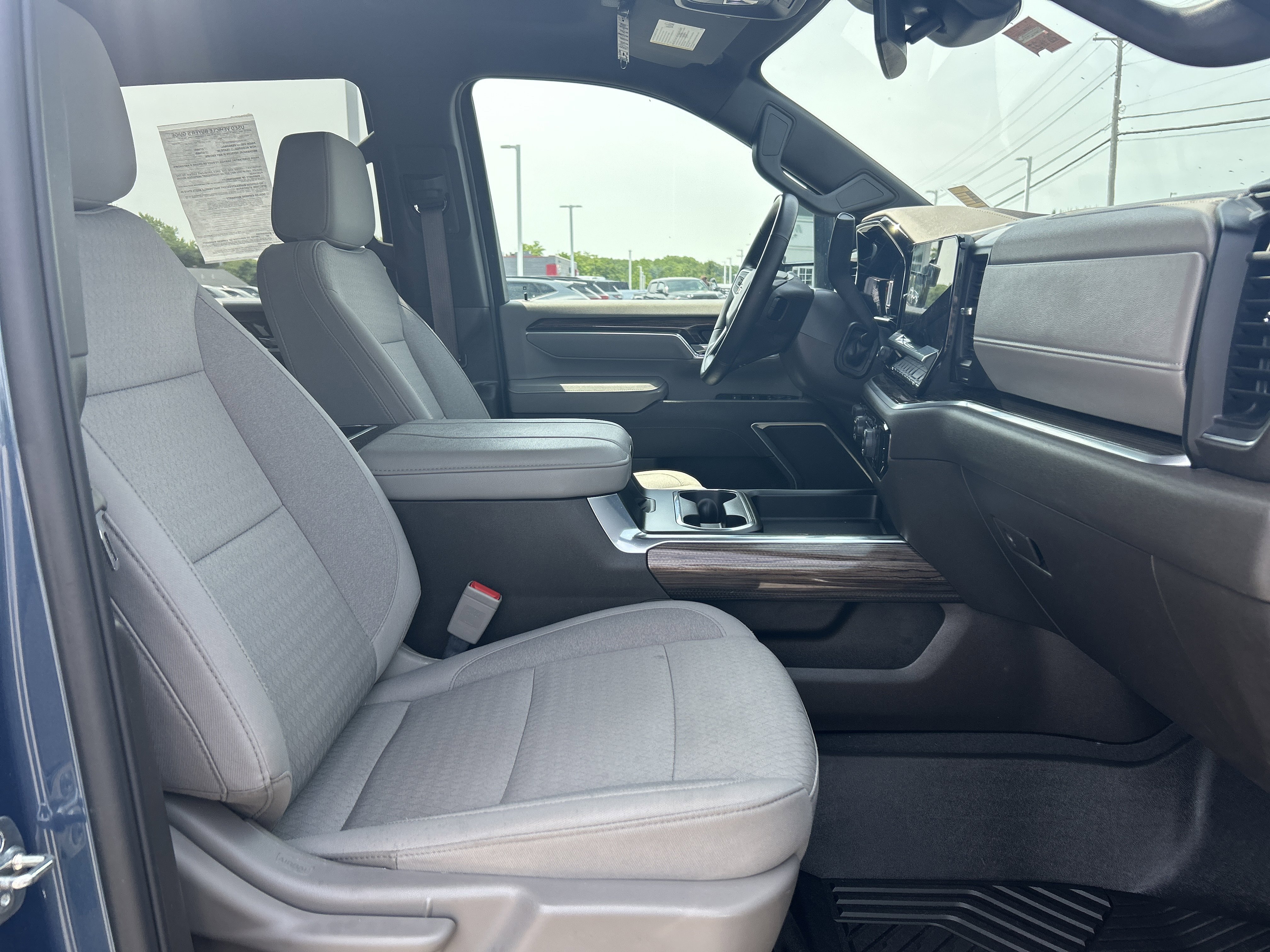 Used 2025 Lakeshore Blue Metallic Chevrolet LT image 10