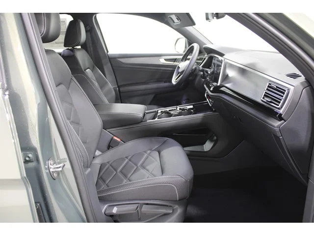 New 2026 Avocado Green Pearl Volkswagen 2.0T SE W/TECHNOLOGY image 23