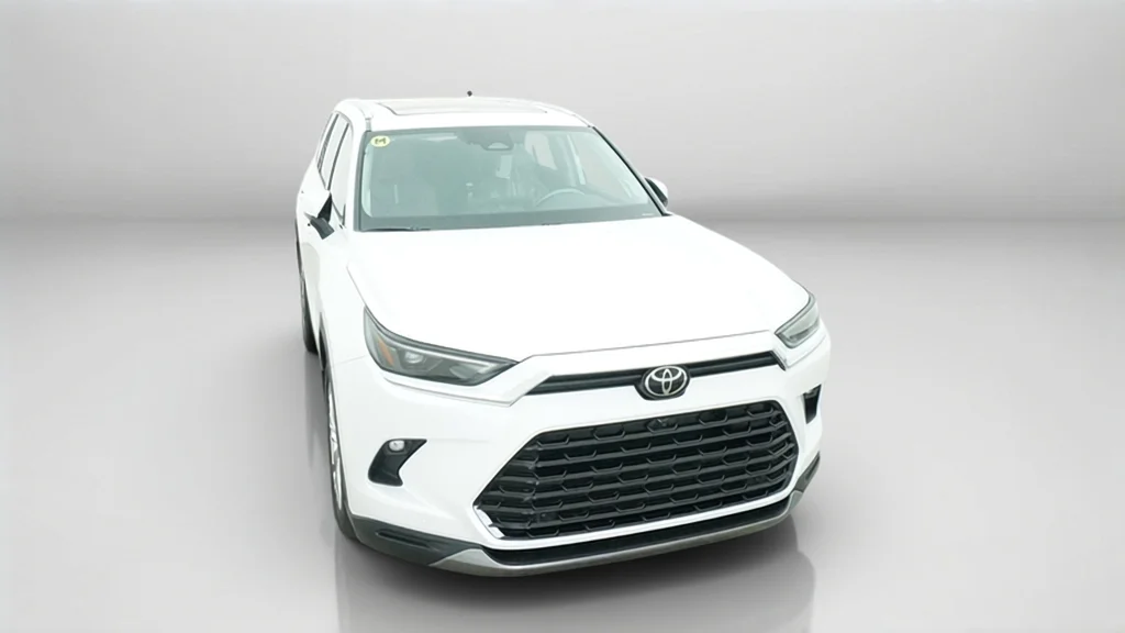 New 2026 Wind Chill Pearl Toyota Platinum image 4
