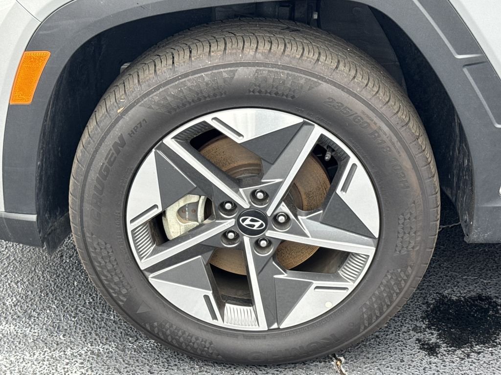 Used 2025 Silver Hyundai SEL Convenience image 11