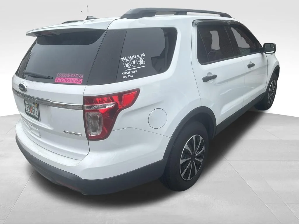 Used 2013 White Ford Base image 18