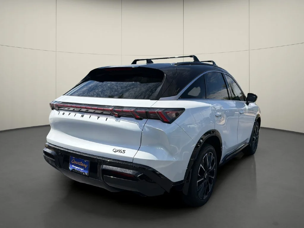 New 2027 2T RAD WHT INFINITI Autograph AWD image 7