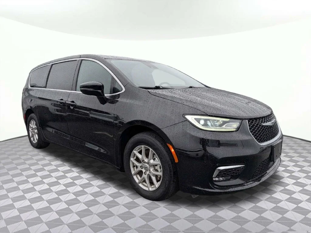 Certified Used 2025 Diamond Black Chrysler Select image 1