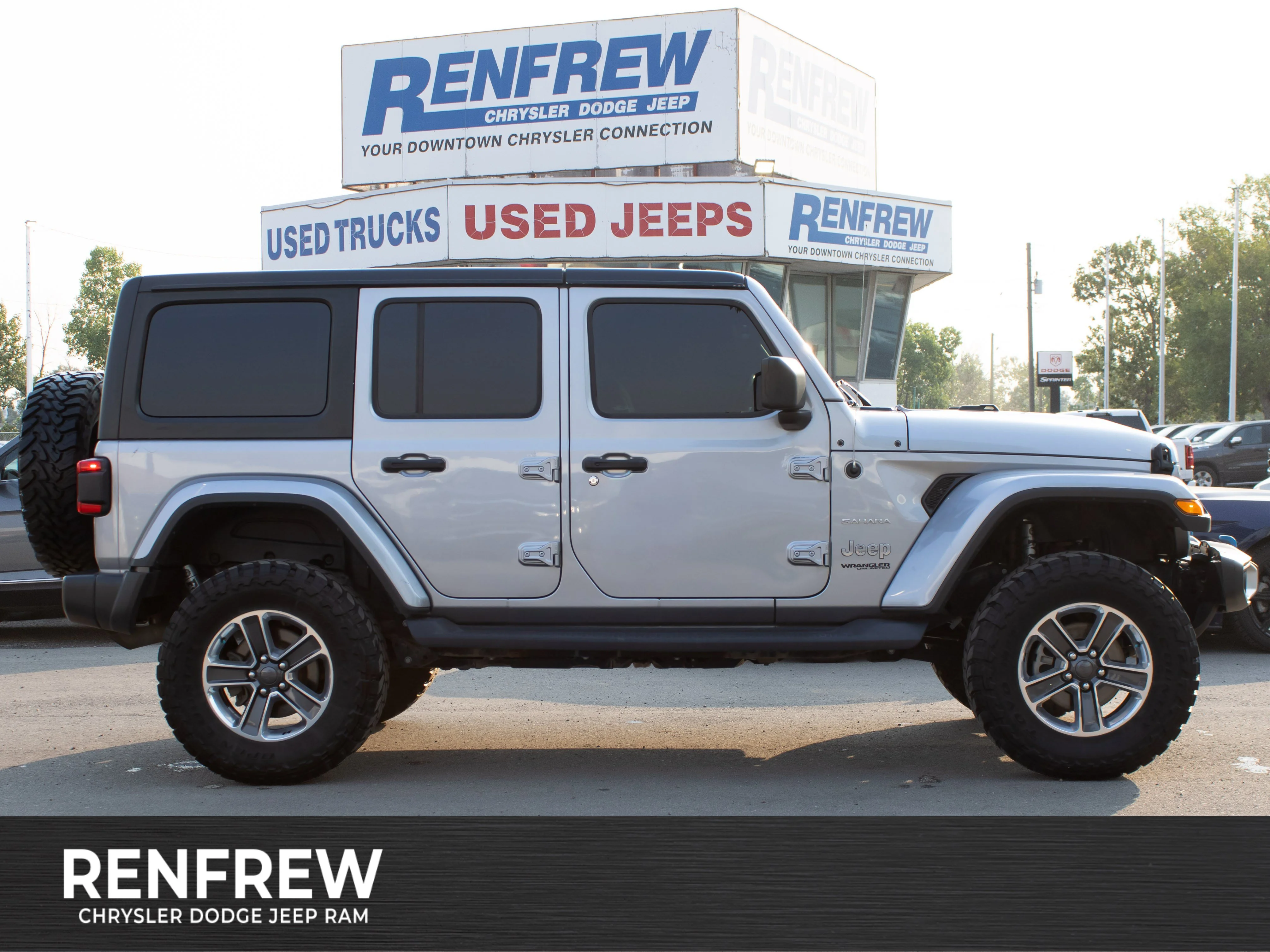Used 2018 Grey Jeep Sahara* | Leather Seats | Heated Seats & Steering Wheel | 8.4 Navigation | Alpine Premium Audio | image 1