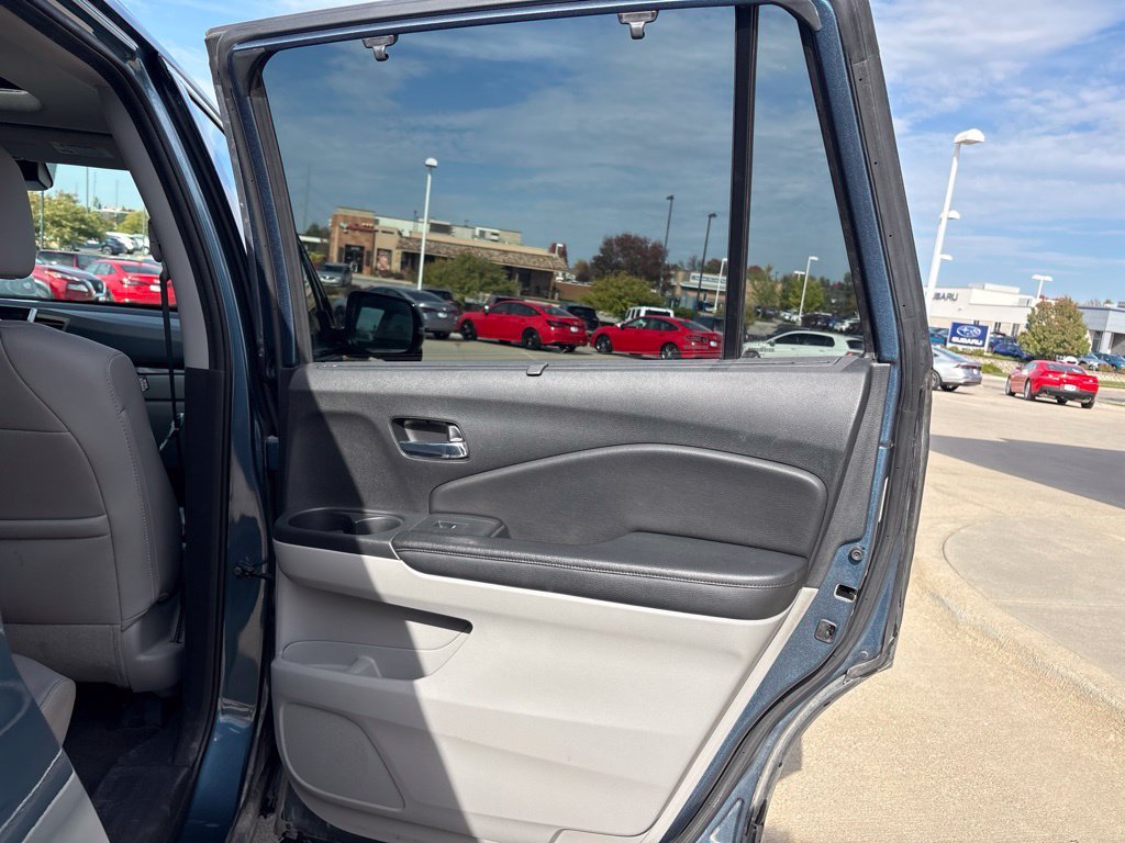 Used 2016 Blue Honda Touring image 32