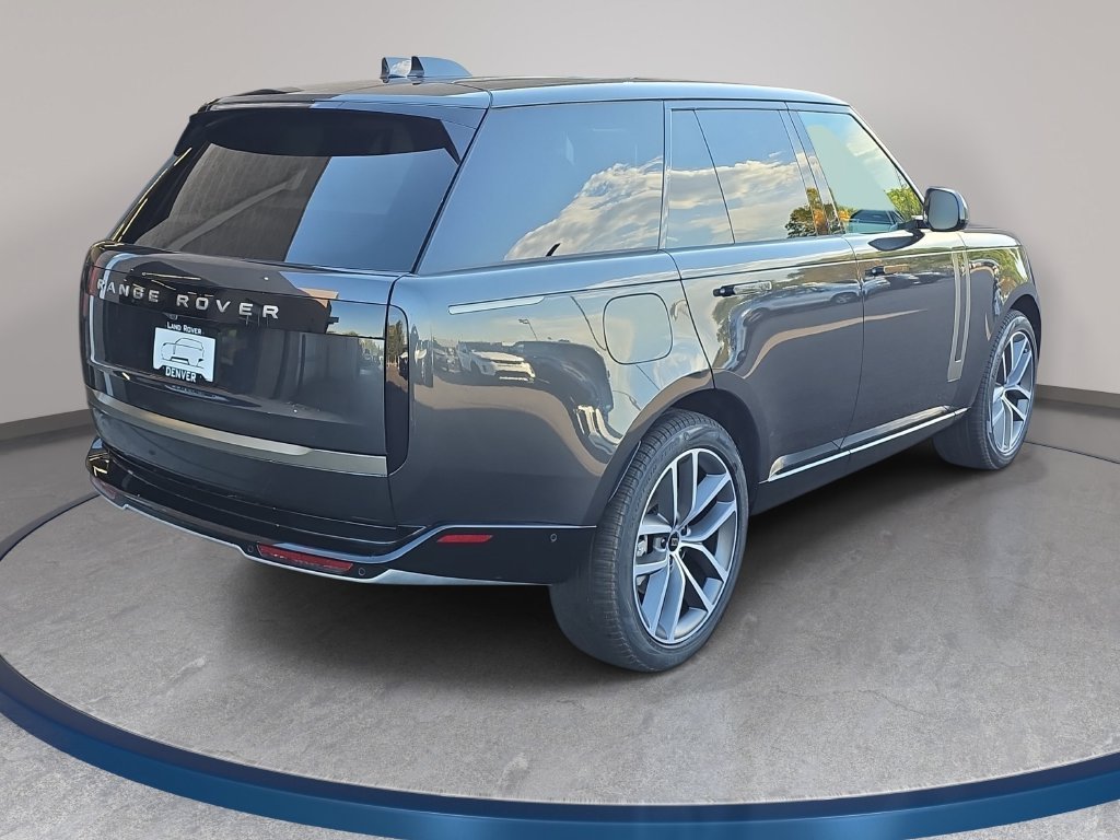 New 2027 Carpathian Grey Land Rover SE image 5