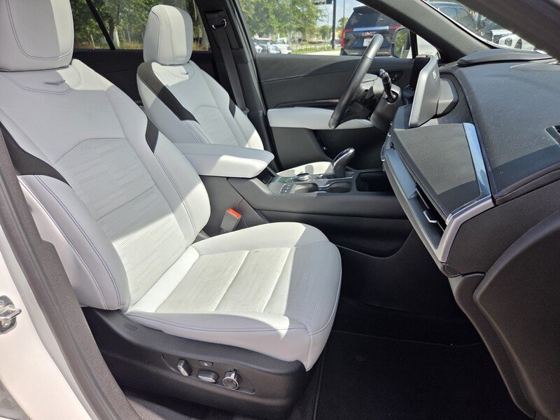 Used 2024 WHITE CADILLAC FWD 4DR SPORT image 15
