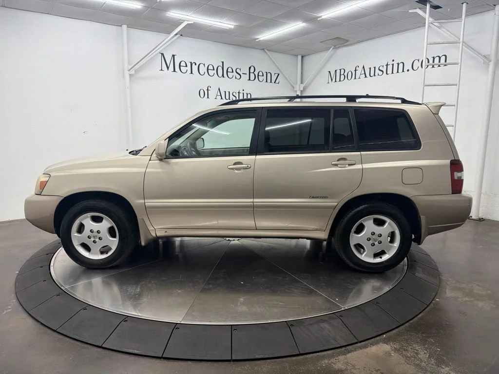 Used 2006 Gold Toyota Limited image 4