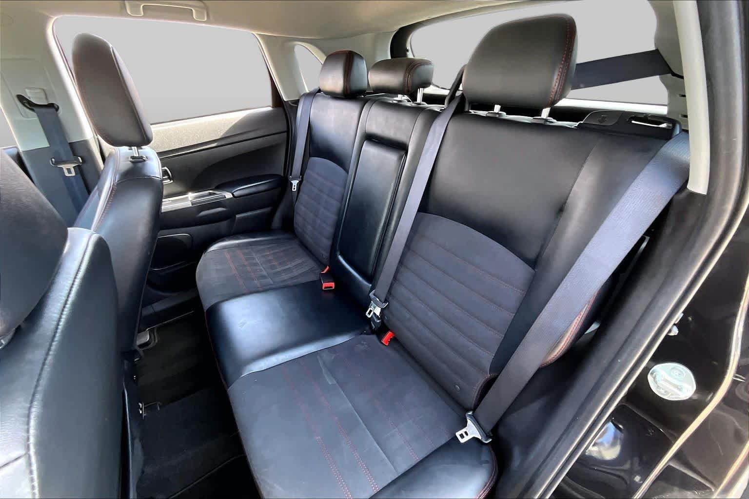Used 2024 Labrador Black Pearl Mitsubishi SE image 20