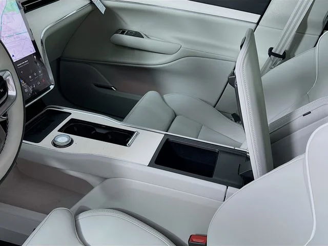 2025 Volvo EX90 Plus - Photo 11