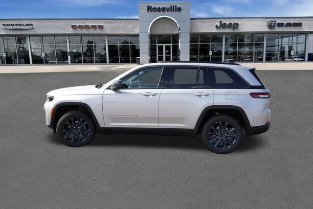 New 2026 Silver Zynith Exterior Paint Jeep Limited image 6