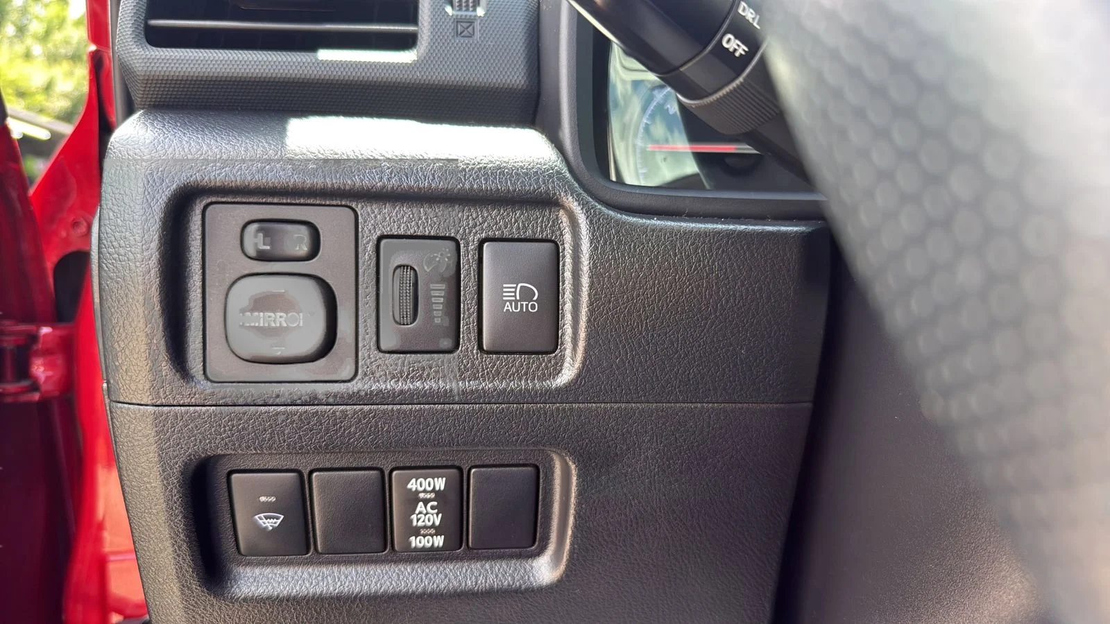 Used 2021 Red Toyota Venture image 17