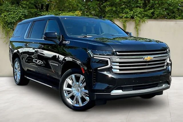 Used 2022 Black Chevrolet High Country image 3