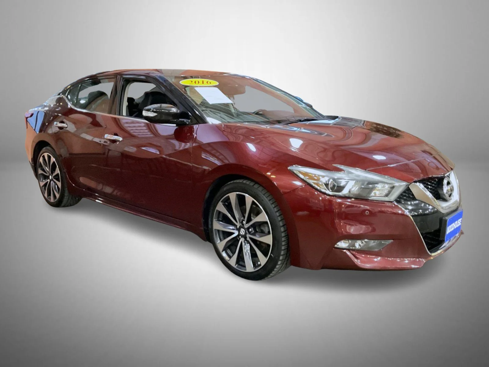 Certified Used 2016 Red Nissan SR image 3
