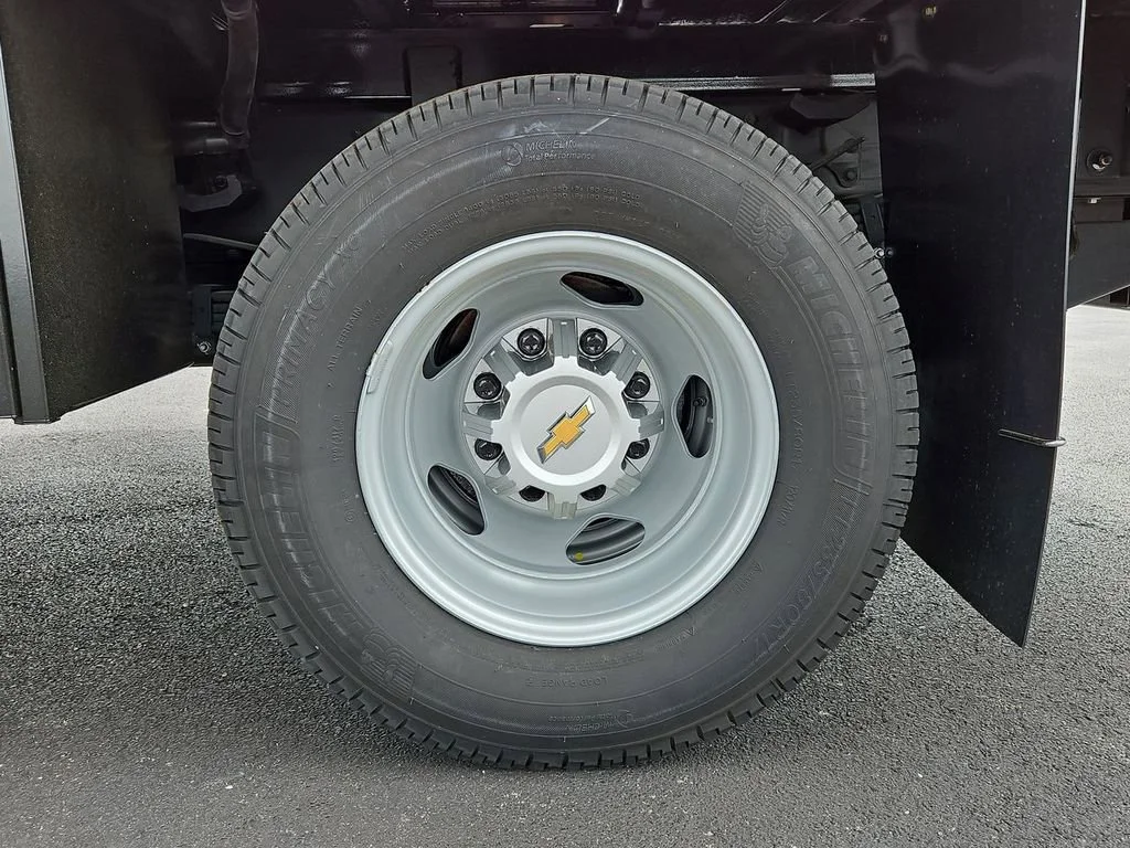 New 2025 Summit White Chevrolet Work Truck image 26