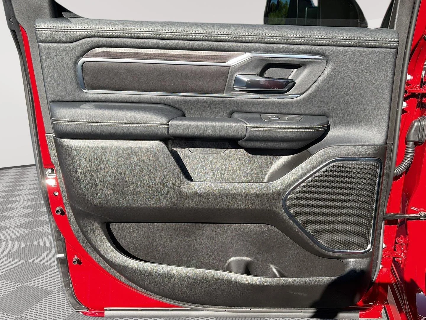 New 2027 Molten Red Pearl-Coat Exterior Paint RAM Laramie image 35