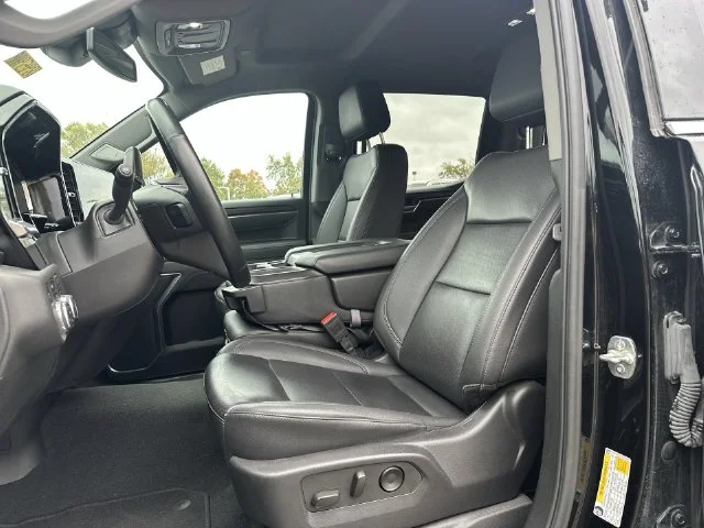 Used 2025 Black GMC SLT image 22