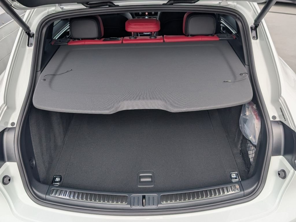 2026 Porsche Macan T - Photo 12