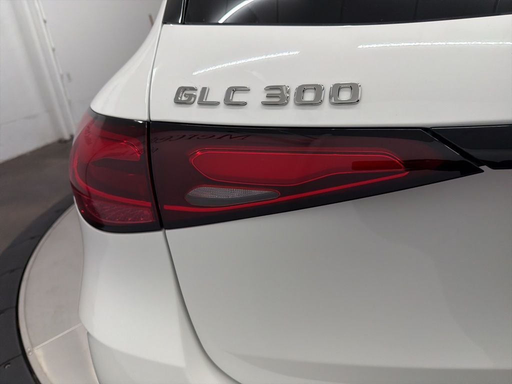 Used 2026 White Mercedes-Benz GLC 300 image 11
