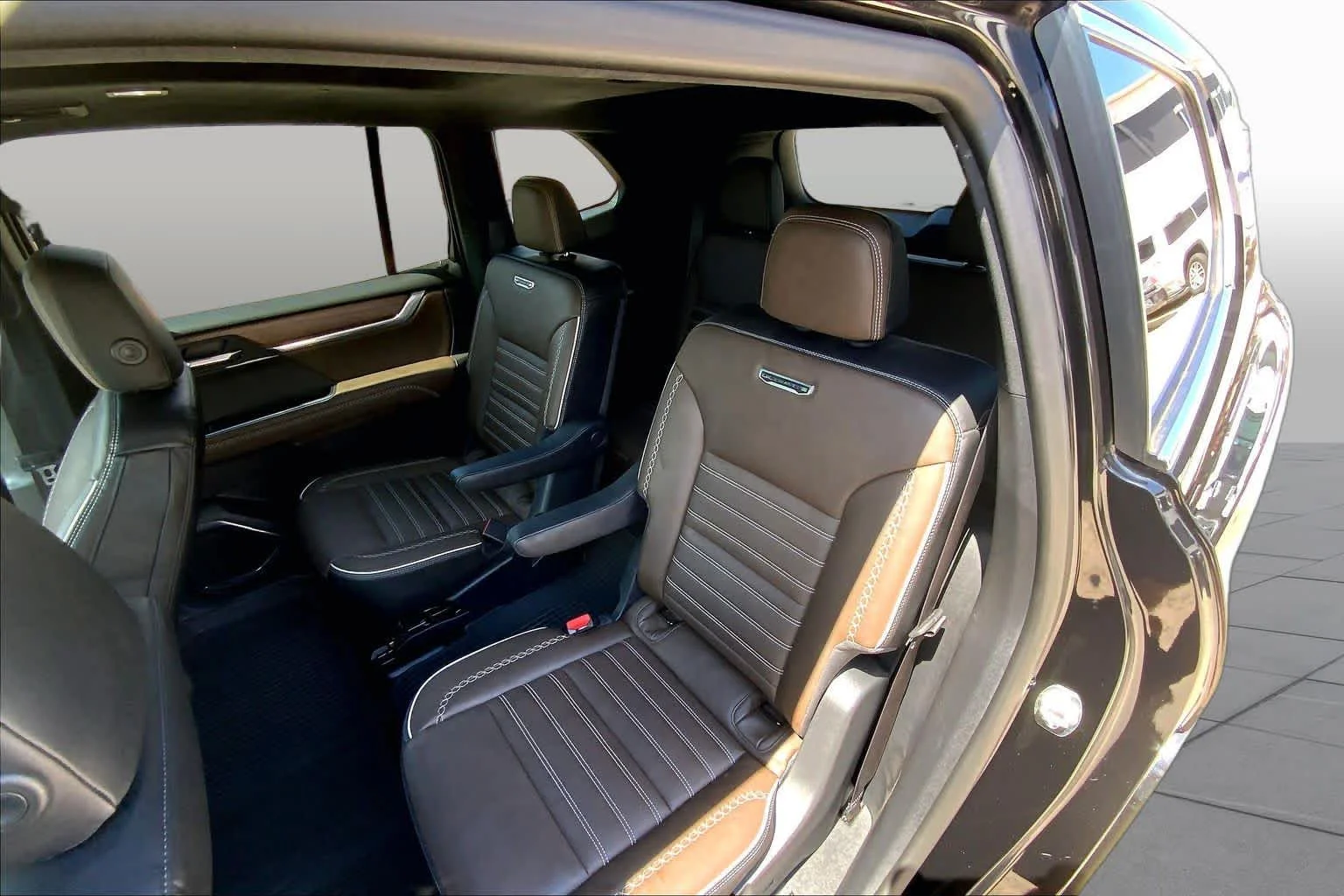 Used 2026 Ebony Twilight Metallic GMC FWD Denali Ultimate image 21