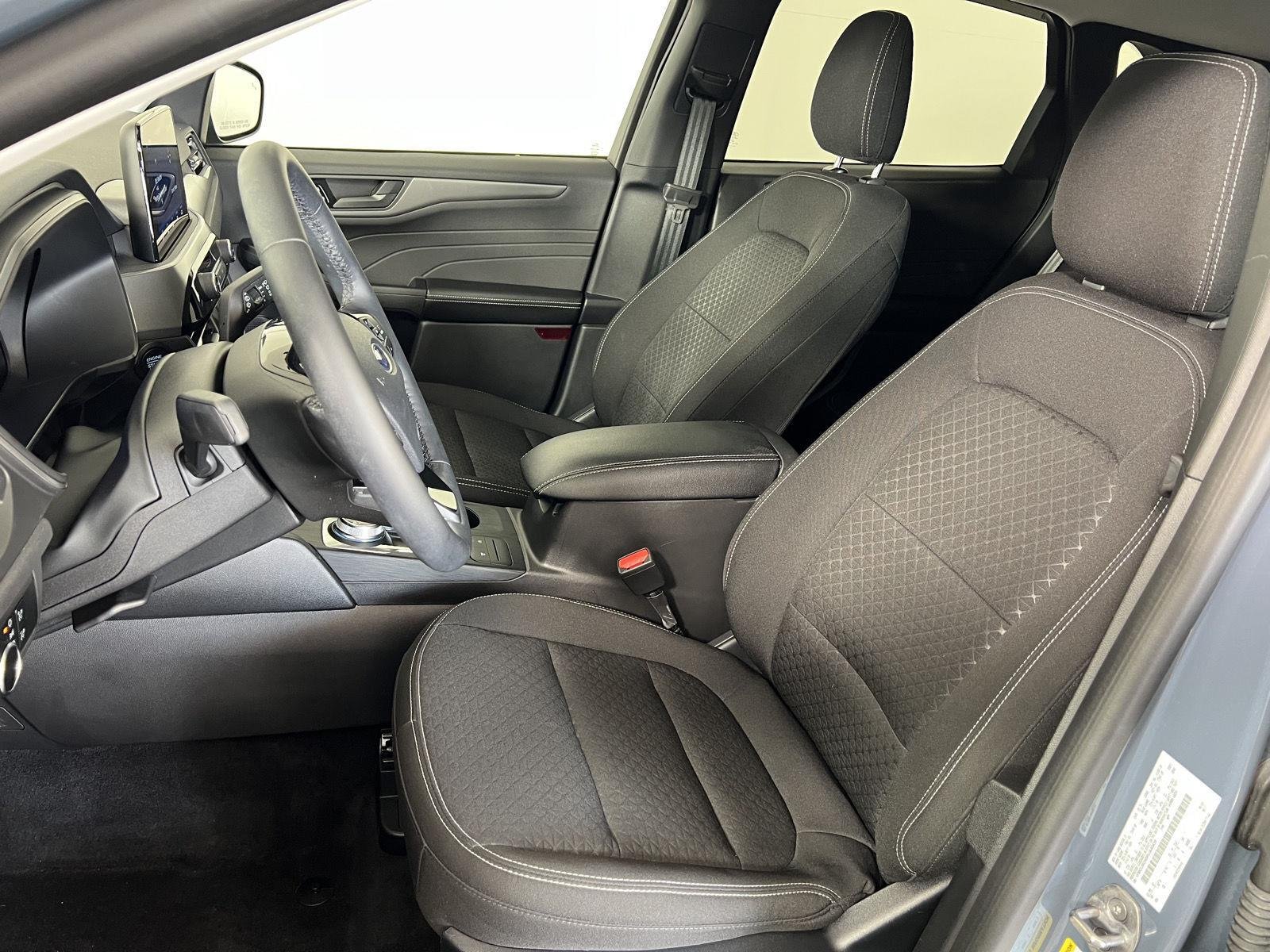 Used 2024 Vapor Blue Ford Active image 4