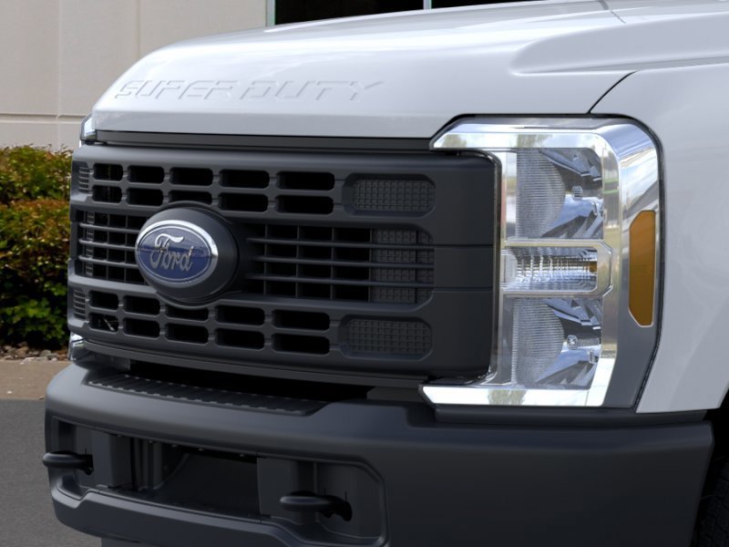 New 2026 Oxford White Ford XL image 17