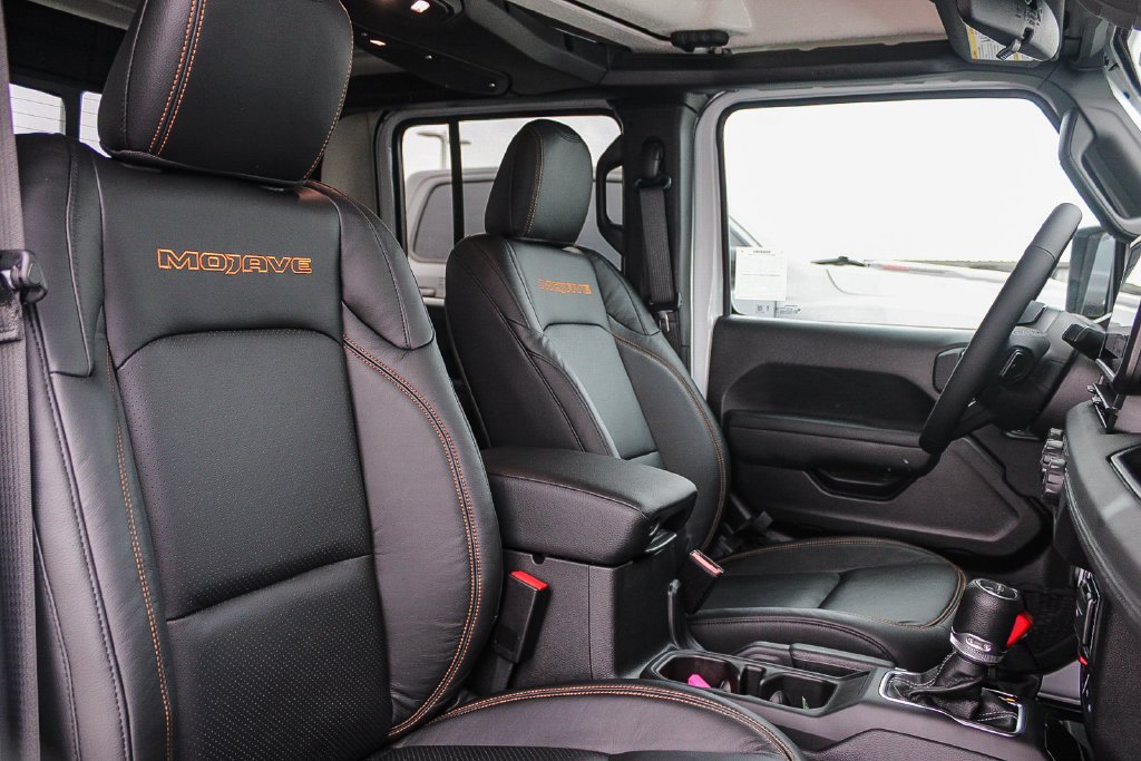 New 2026 Bright White Clearcoat Jeep Mojave image 17