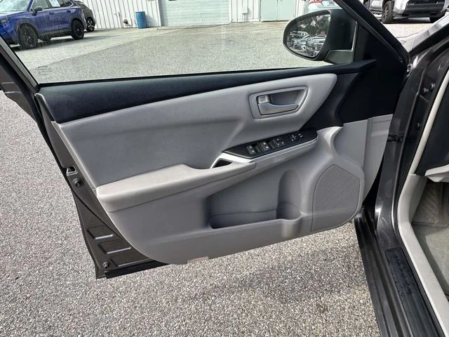 Used 2017 Gray Toyota LE image 27