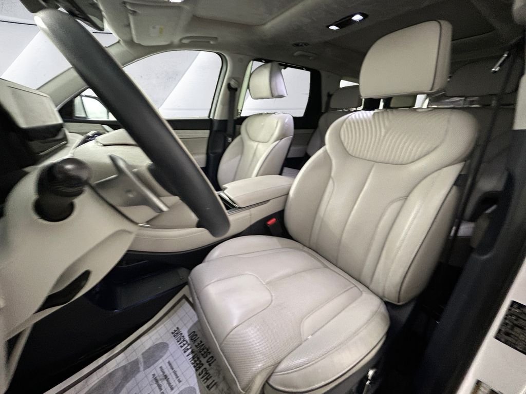 Used 2025 White Hyundai Calligraphy image 8