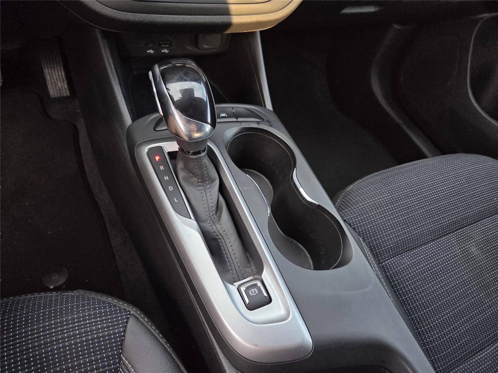Used 2025 Summit White Buick Preferred image 11
