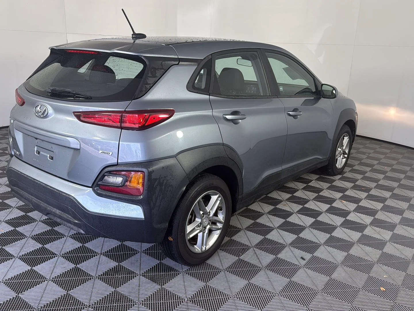 Used 2020 Sonic Silver Hyundai SE image 7