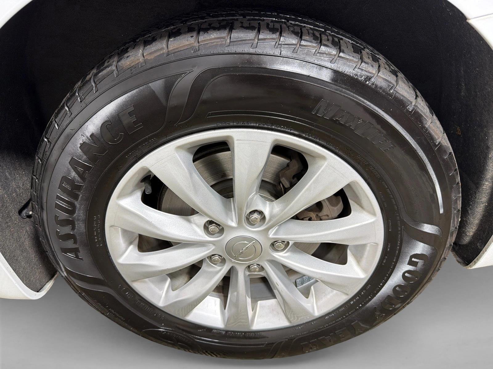 Used 2019 Blue Chrysler Touring L image 19
