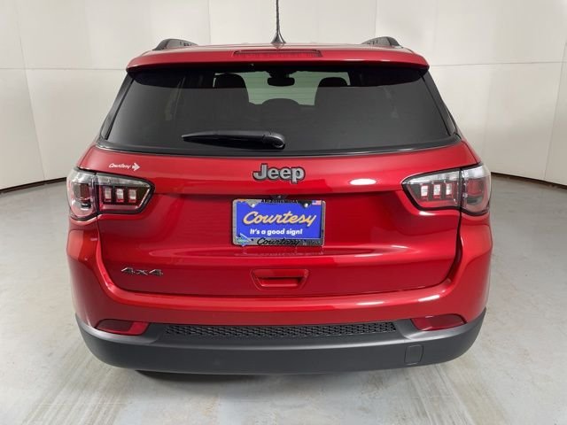New 2026 Red Hot Pearlcoat Jeep Latitude image 7