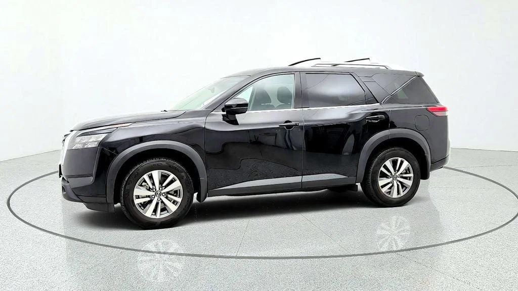 Used 2025 Super Black Nissan SL 4WD image 8