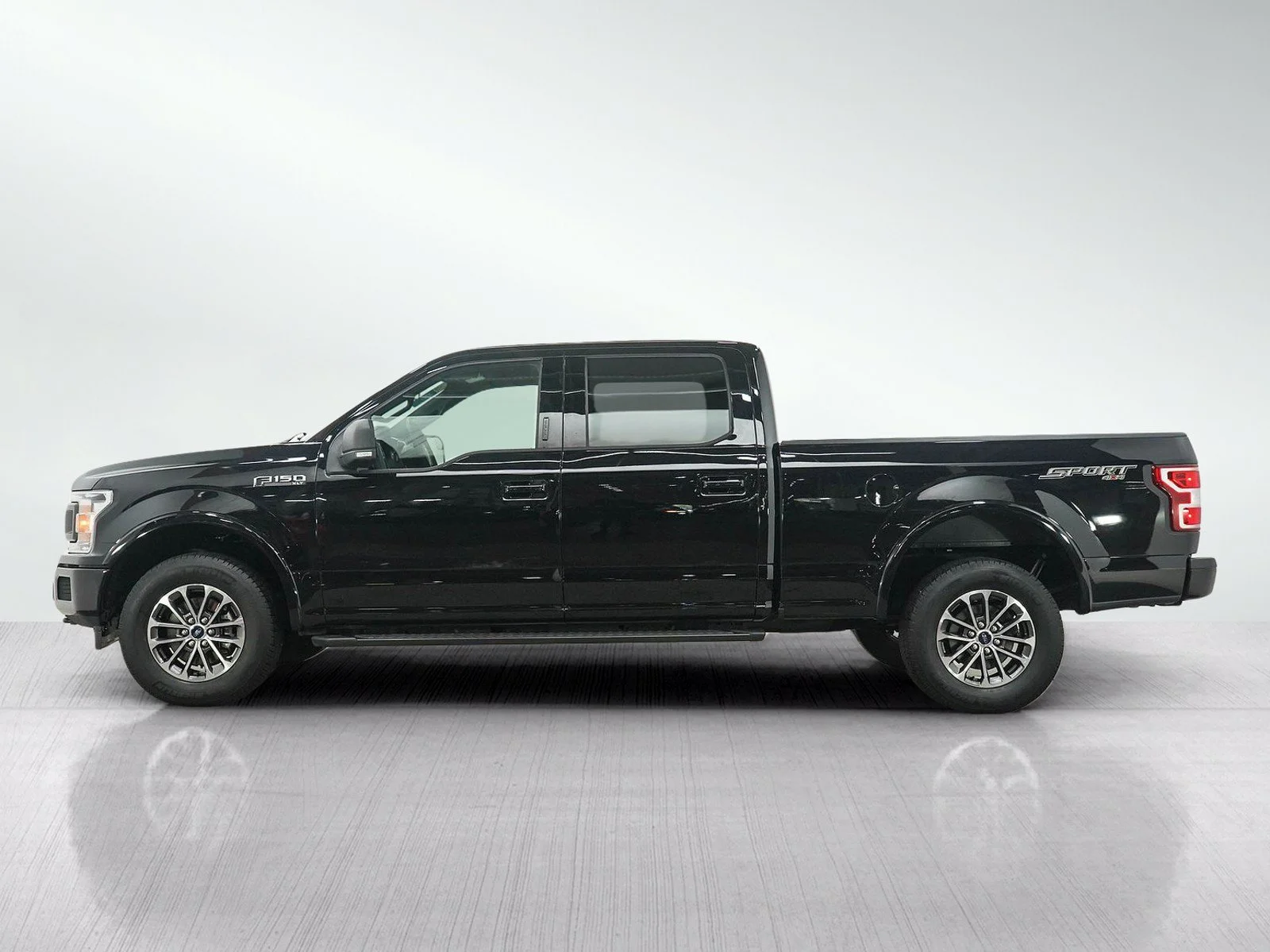Used 2019  Ford xlt image 2