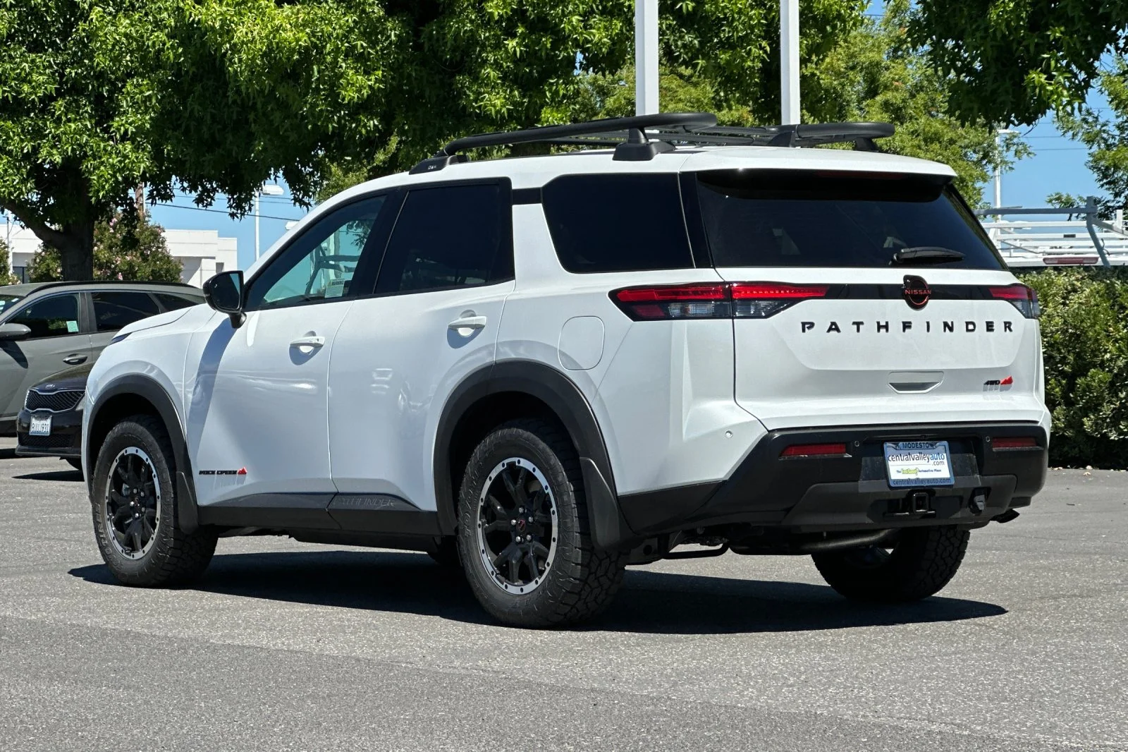 New 2026 Everest White Pearl TriCoat Nissan Rock Creek® image 6