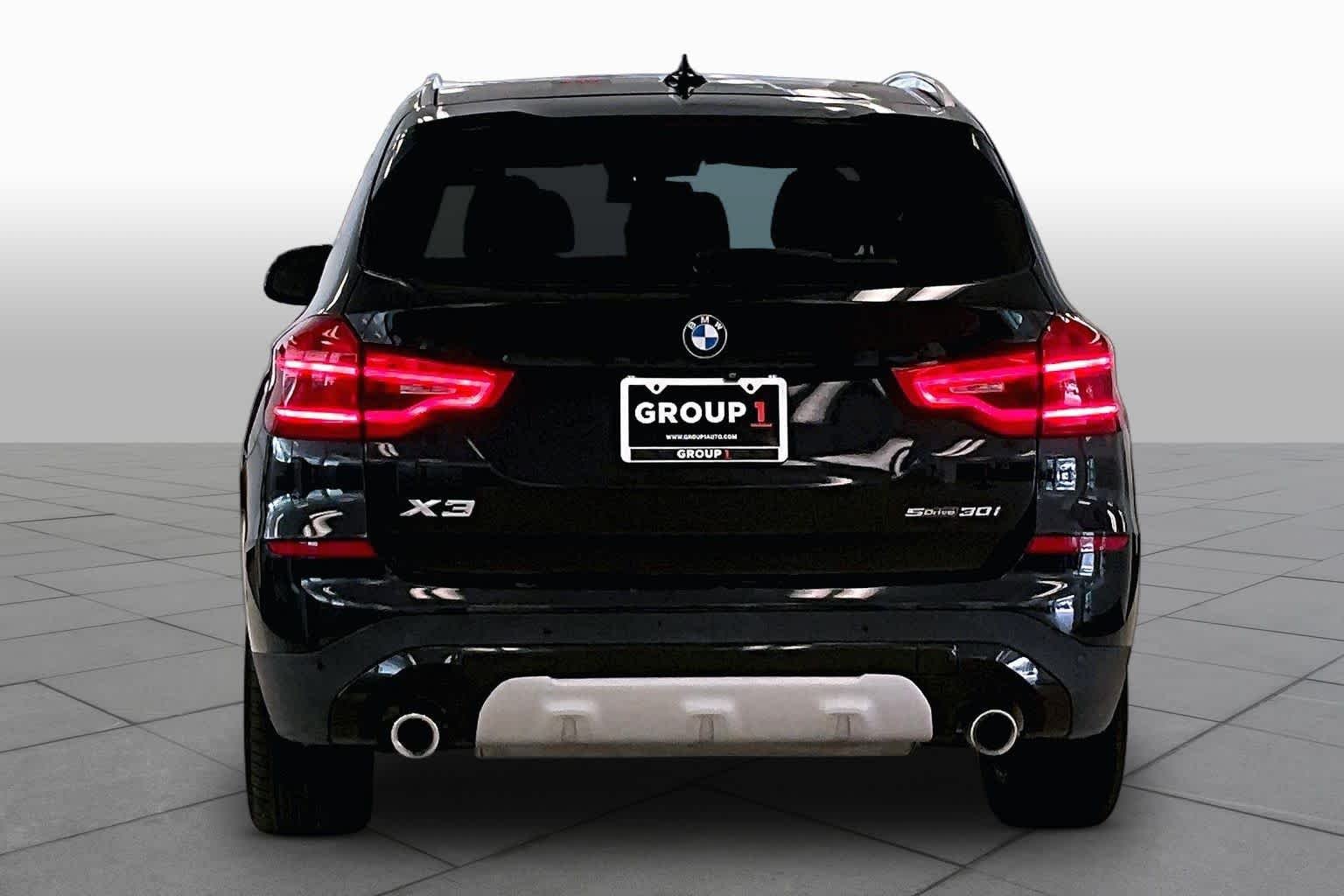 Used 2019 Black Sapphire Metallic BMW sDrive30i image 4