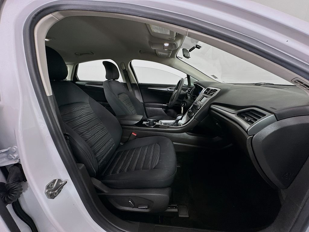 Used 2016 Oxford White Ford SE image 27