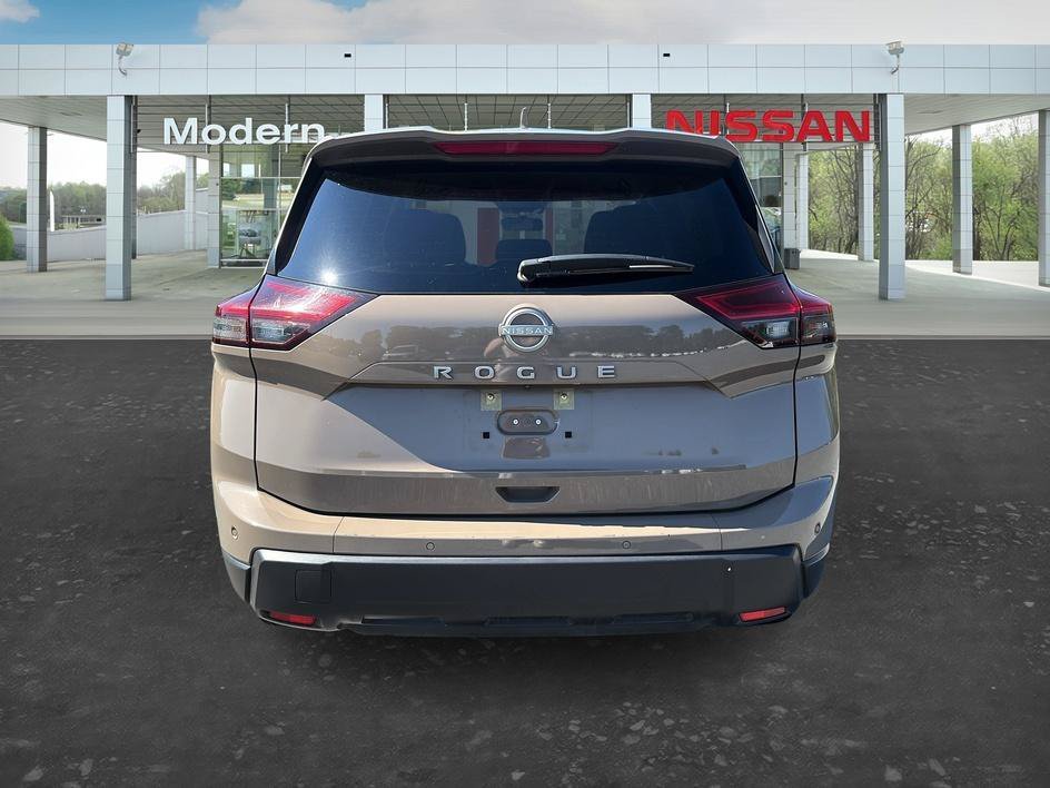 Used 2025 Baja Storm Metallic Nissan SV image 4