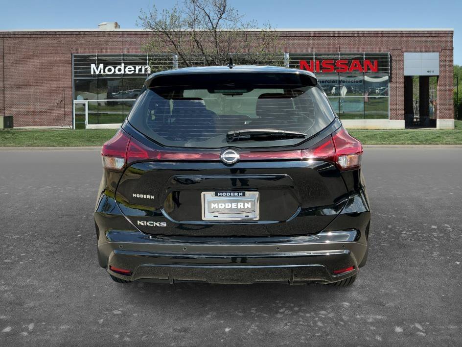Certified Used 2025 Super Black Nissan S image 3