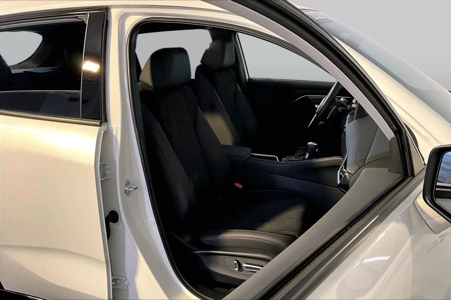 Certified Used 2025 Platinum White Pearl Acura With A-Spec Package image 8