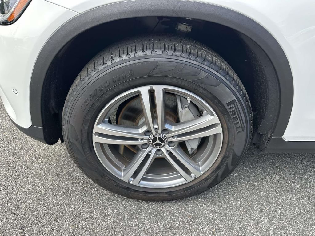Used 2022 White Mercedes-Benz GLC 300 image 8