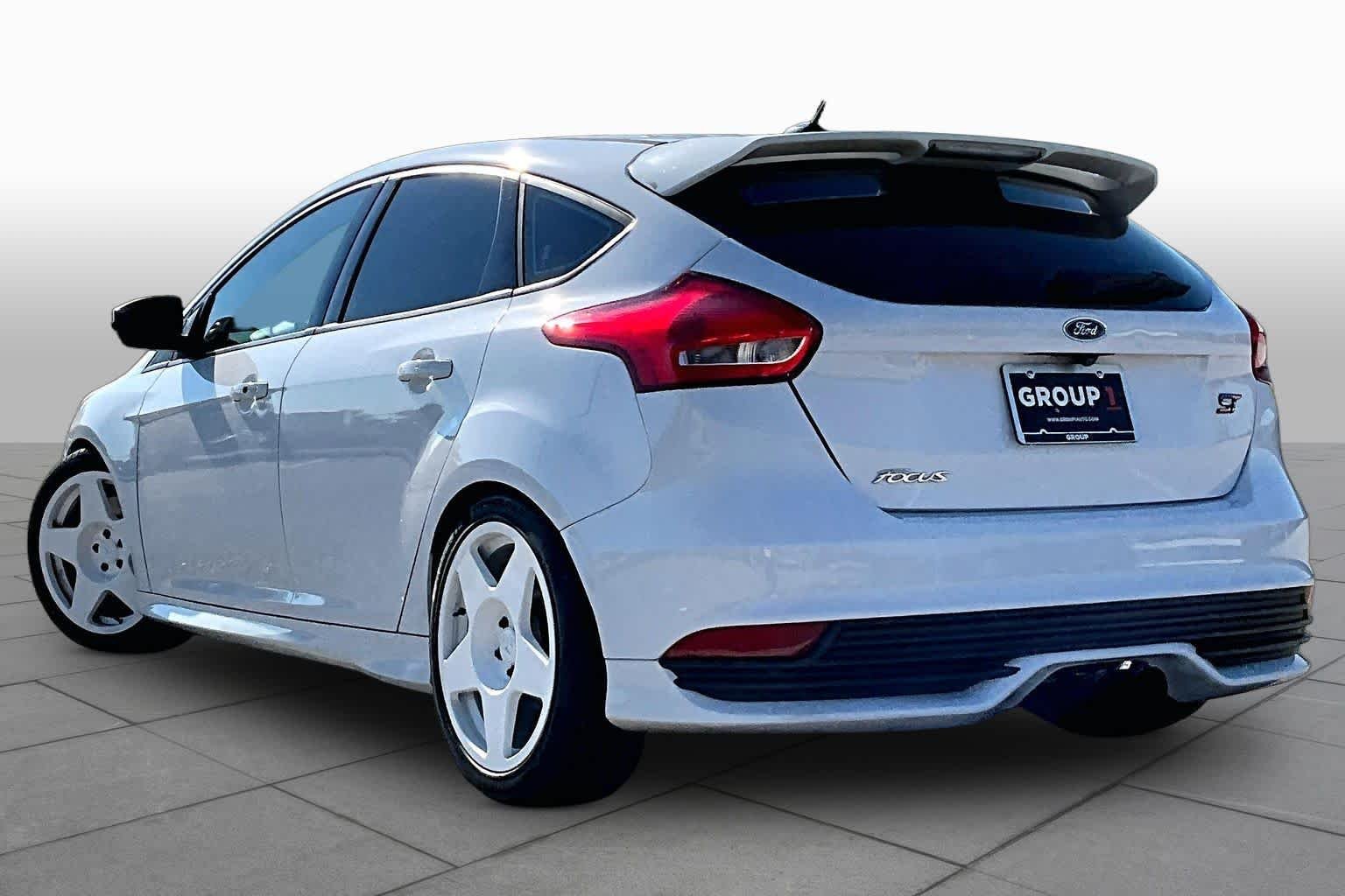 Used 2017 Oxford White Ford ST image 12