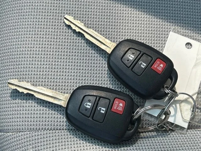 Used 2025  Toyota L image 51