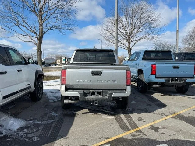 2026 Toyota Tacoma SR5 - Photo 7